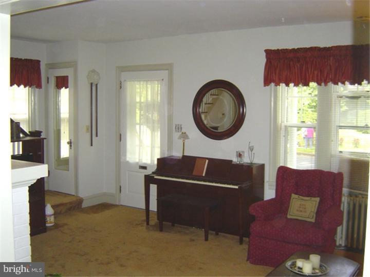 500 March Street Shillington, PA 19607 - Photo 4 of 25 Living Room
