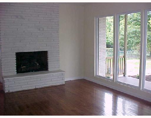 13 Robin Road McKees Rocks, PA 15136 - Photo 3 of 7 Living Room.