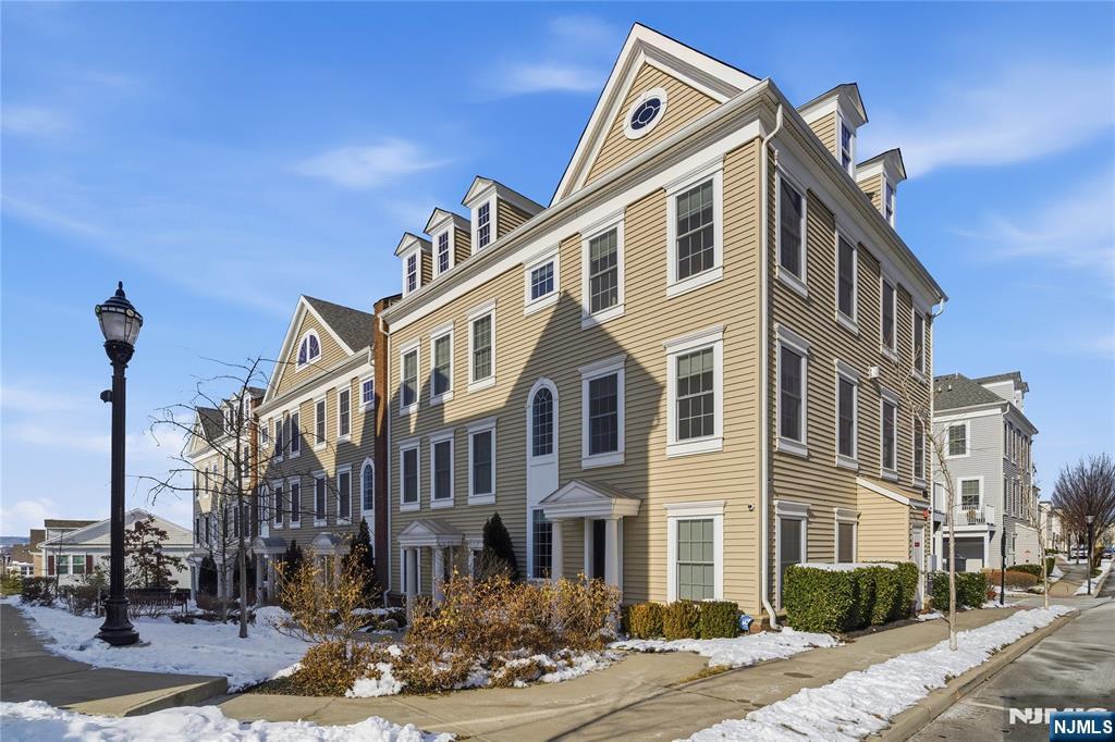 165 Roosevelt Drive Wood-Ridge, NJ 07075 - Photo 2 of 50