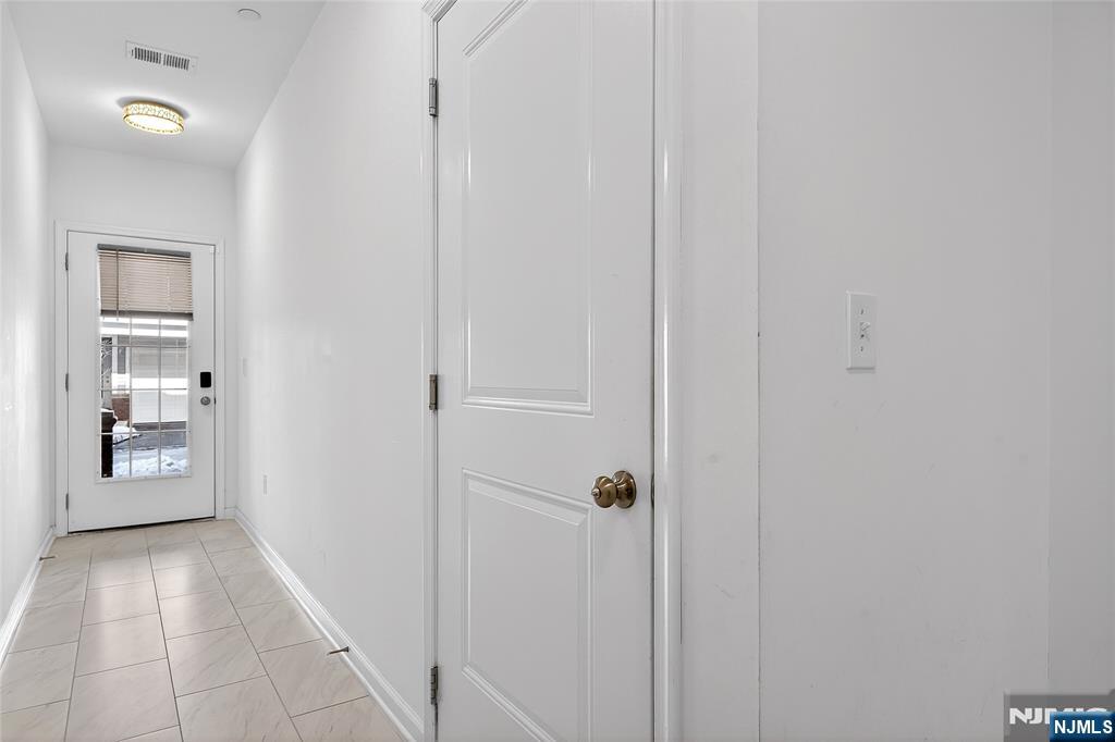 165 Roosevelt Drive Wood-Ridge, NJ 07075 - Photo 4 of 50