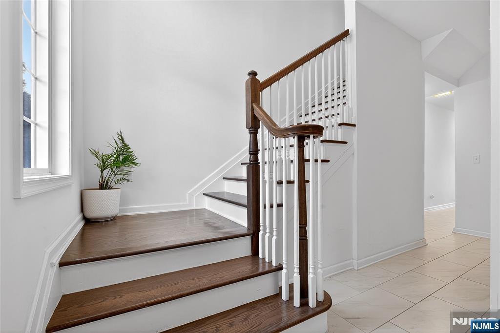 165 Roosevelt Drive Wood-Ridge, NJ 07075 - Photo 8 of 50