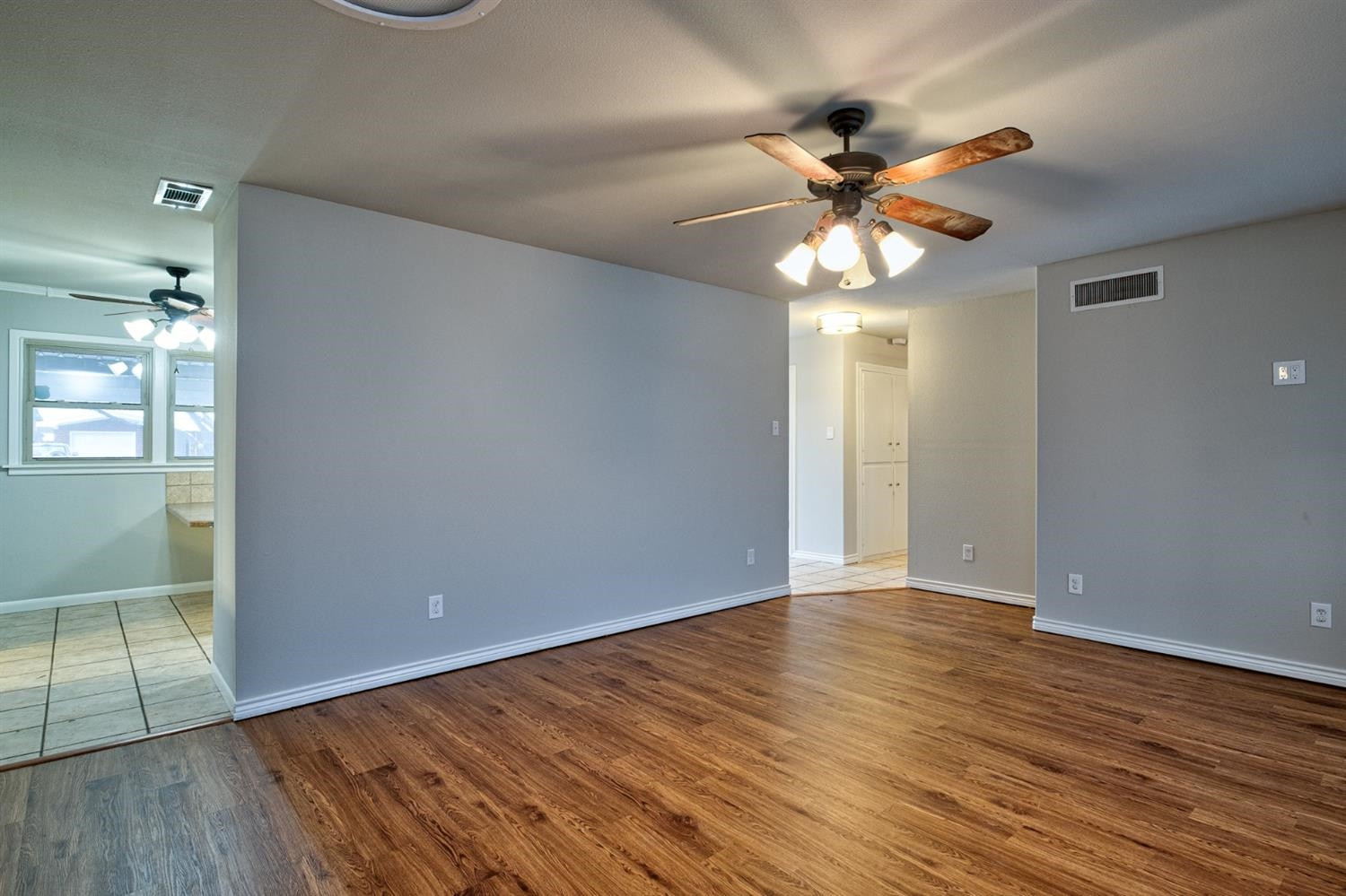 4917 44th Street Lubbock, TX 79414 - Photo 4 of 25 Photo 4