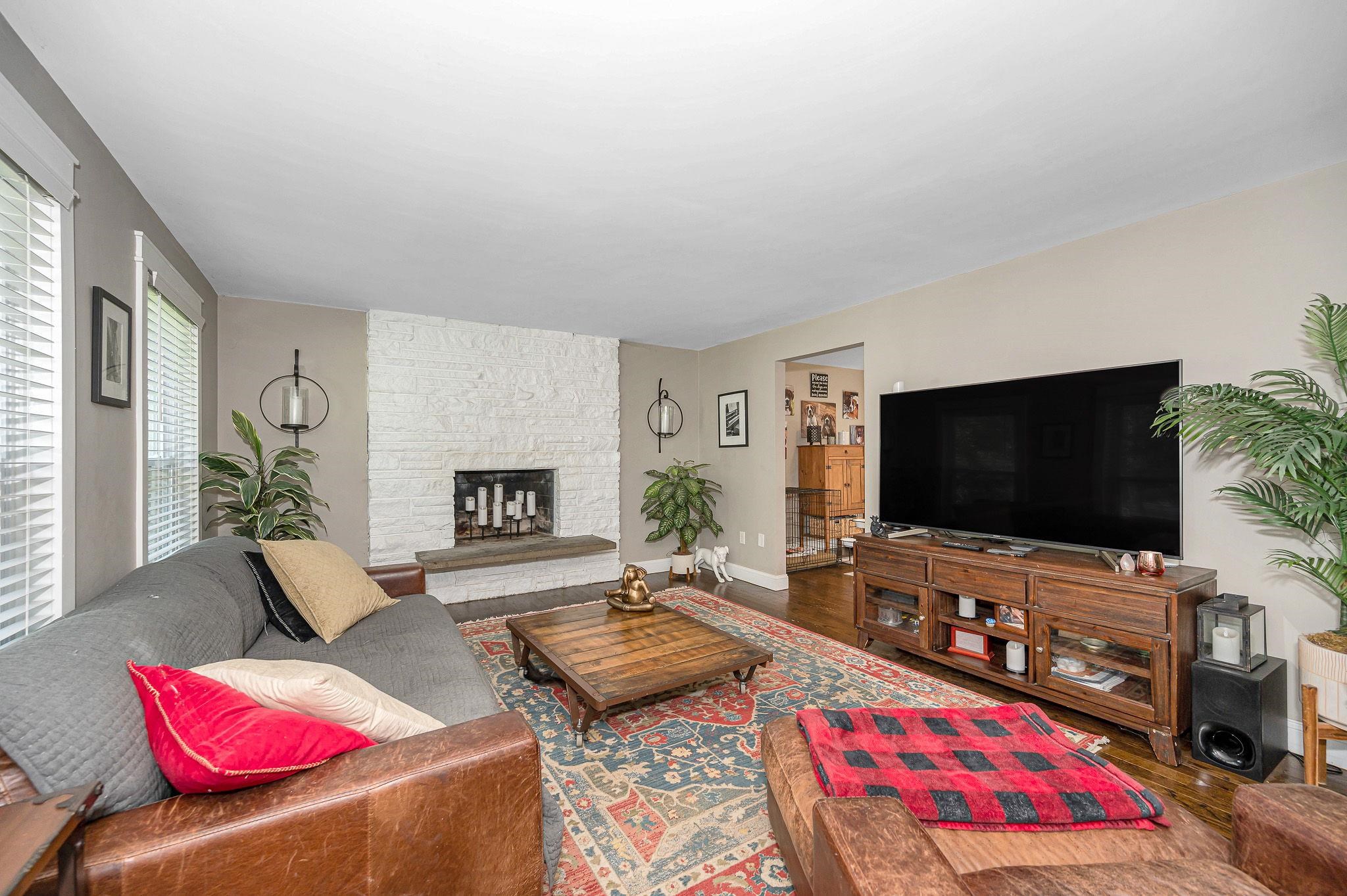 62 Robinson Road Nashua, NH 03060 - Photo 7 of 40 Gallery Image 7