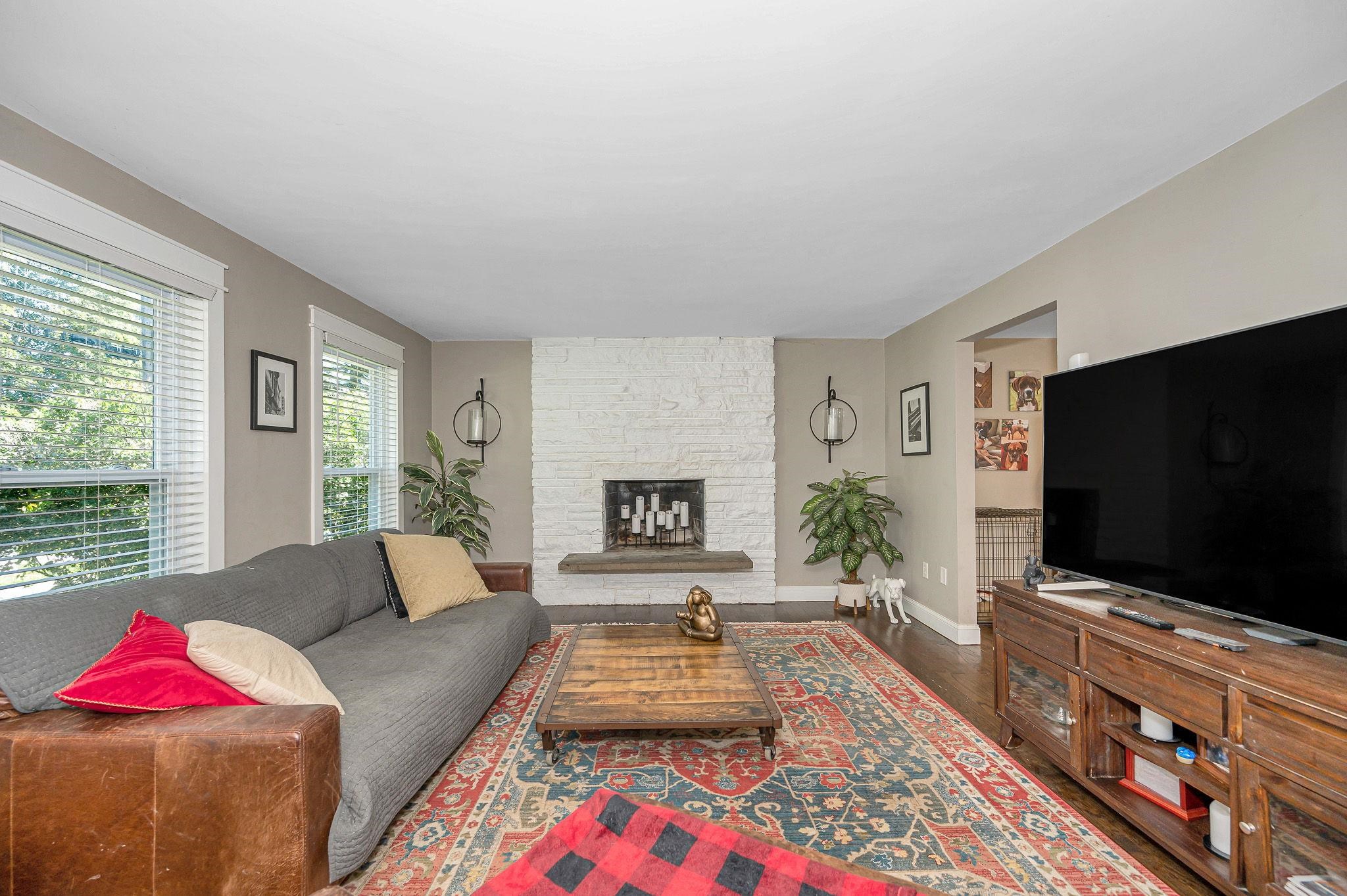62 Robinson Road Nashua, NH 03060 - Photo 8 of 40 Gallery Image 8