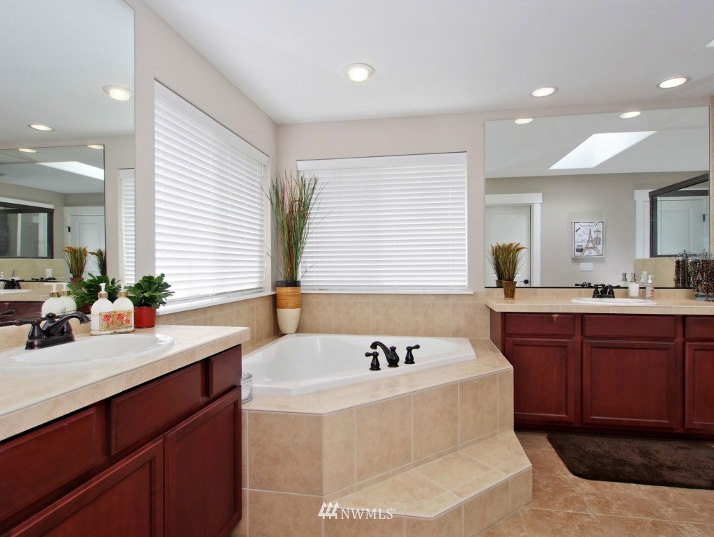 5209 Northeast 7th Place Renton, WA 98059 - Photo 12 of 19