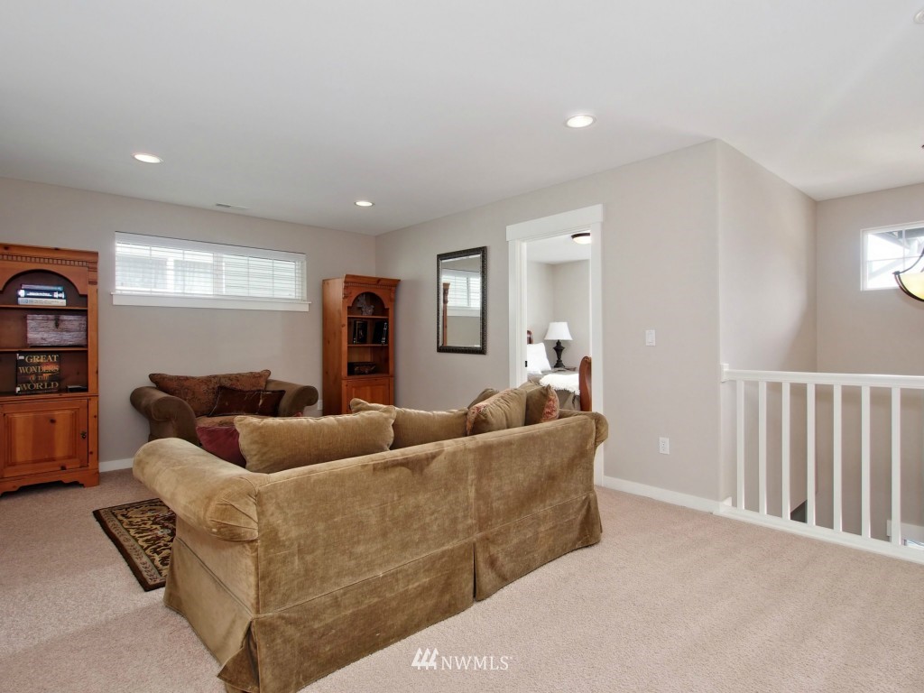 5209 Northeast 7th Place Renton, WA 98059 - Photo 13 of 19