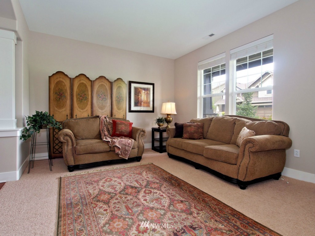 5209 Northeast 7th Place Renton, WA 98059 - Photo 3 of 19