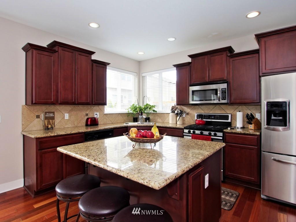 5209 Northeast 7th Place Renton, WA 98059 - Photo 5 of 19