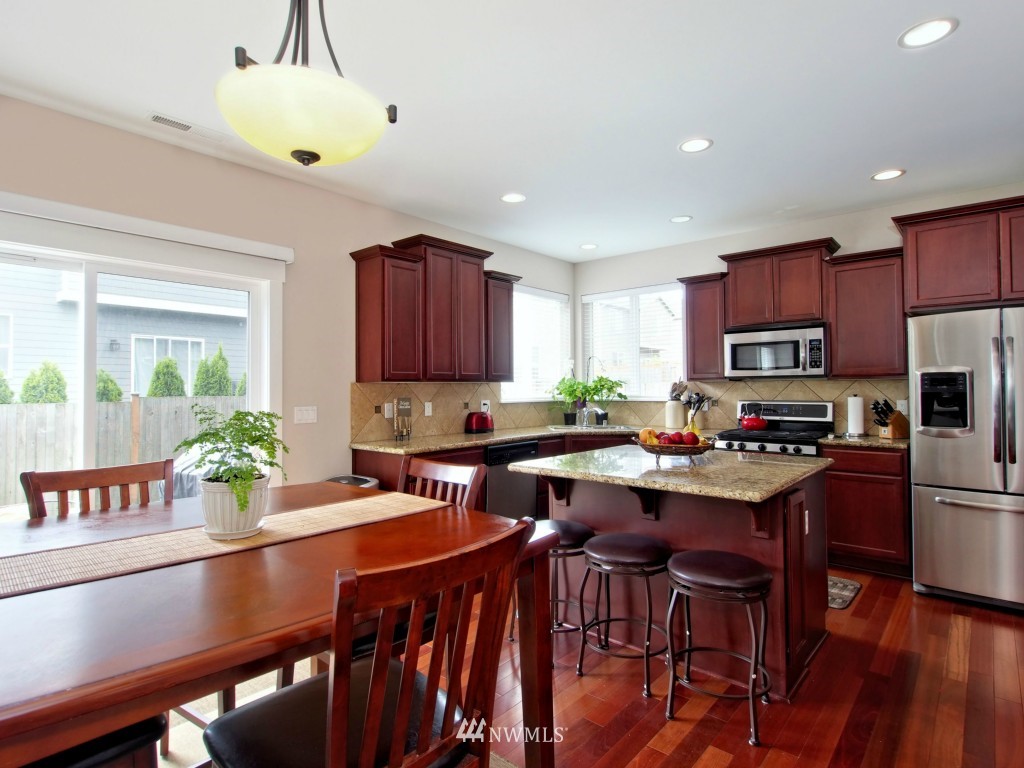 5209 Northeast 7th Place Renton, WA 98059 - Photo 6 of 19