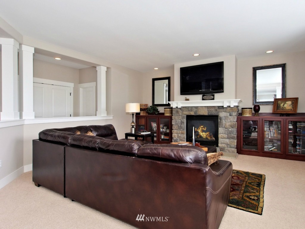 5209 Northeast 7th Place Renton, WA 98059 - Photo 9 of 19
