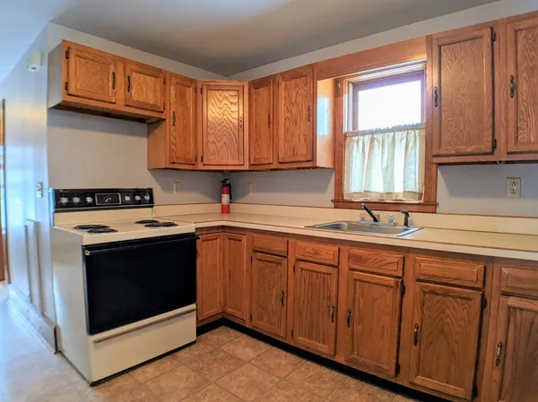 $1,400 | 62 Main Street, Unit 2, Upton, MA 01568
