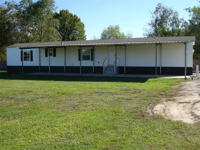 a view of a back yard of the house