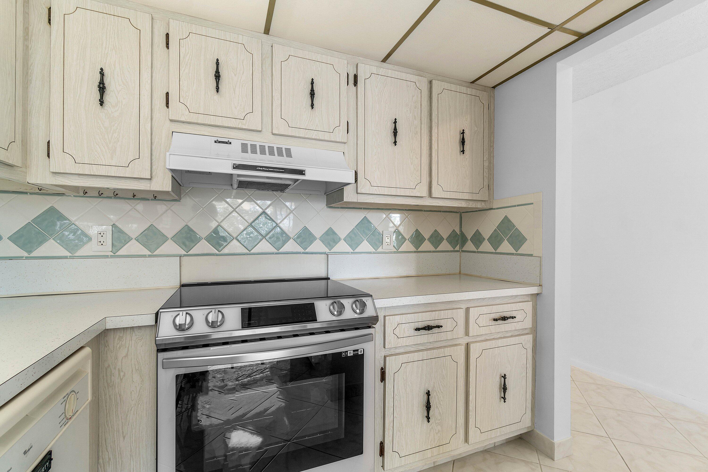 2835 Southwest 13th Street, Unit 202 Delray Beach, FL 33445 - Photo 9 of 50 009-2835Southwest13thStreet-202-DelrayBe