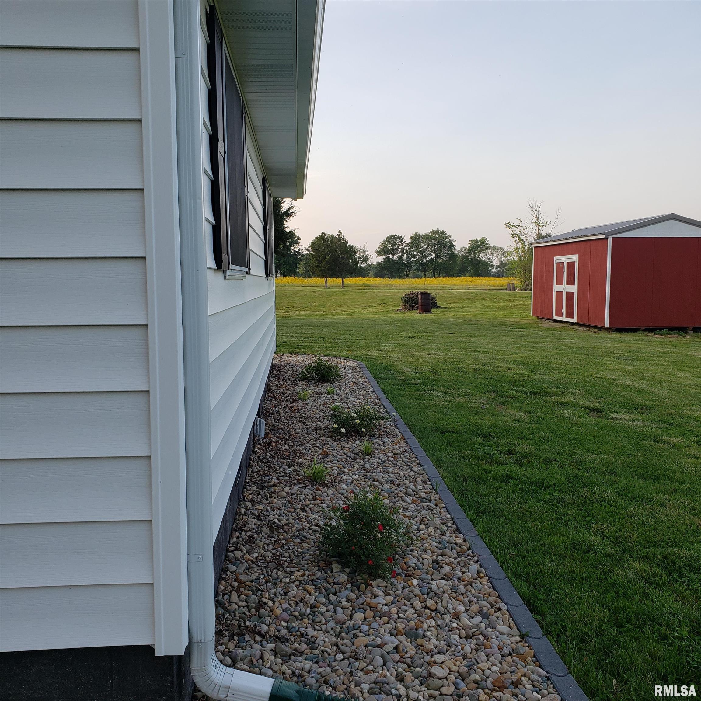 8582 Summers Road Benton, IL 62812 - Photo 16 of 48