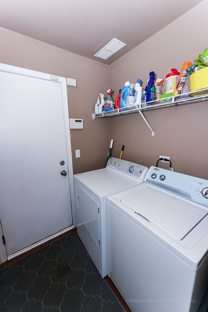 195 Key Largo Drive Romeoville, IL 60446 - Photo 17 of 34 a utility room with dryer and washer