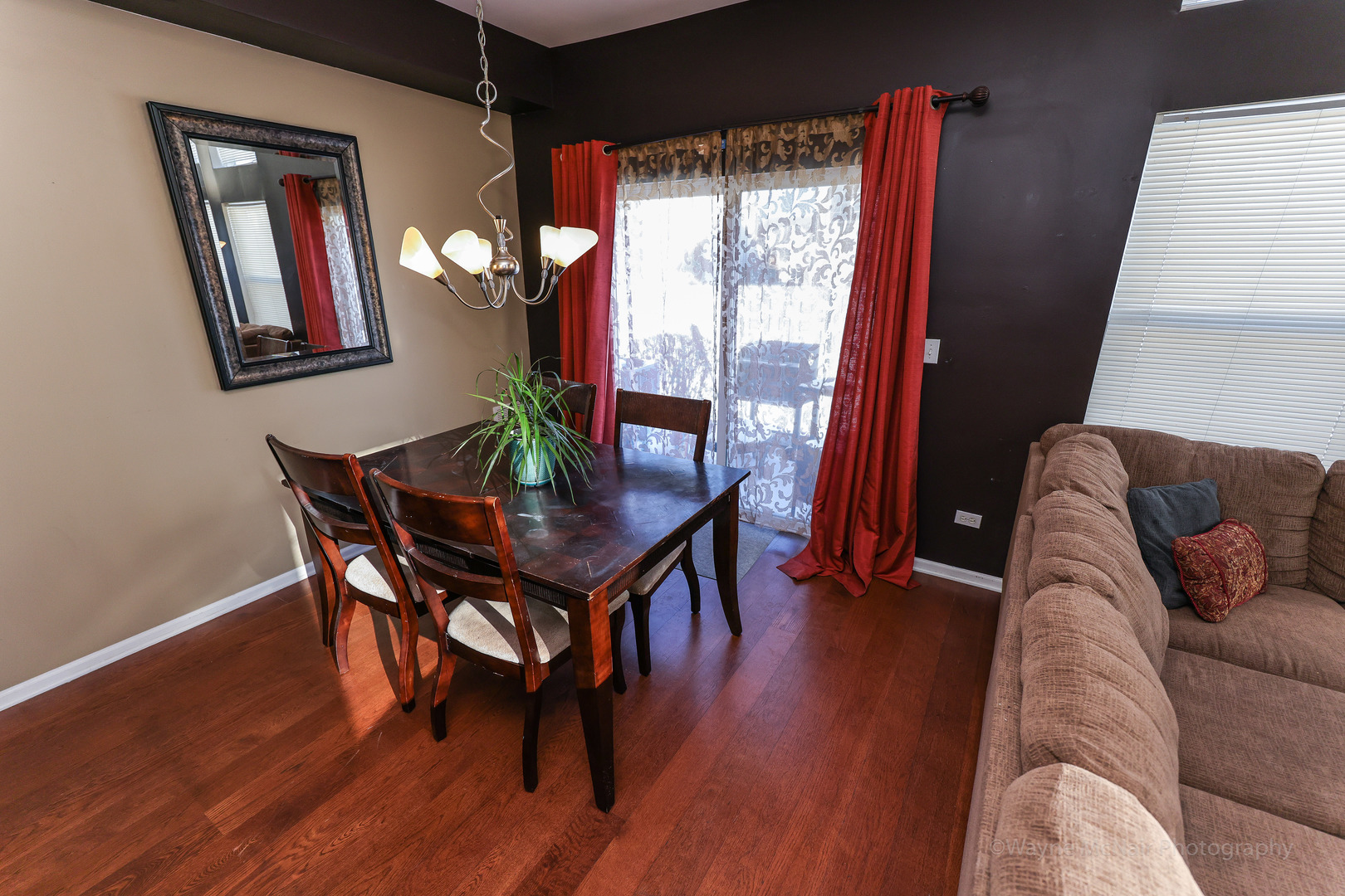 195 Key Largo Drive Romeoville, IL 60446 - Photo 10 of 34 a living room with furniture and a potted plant