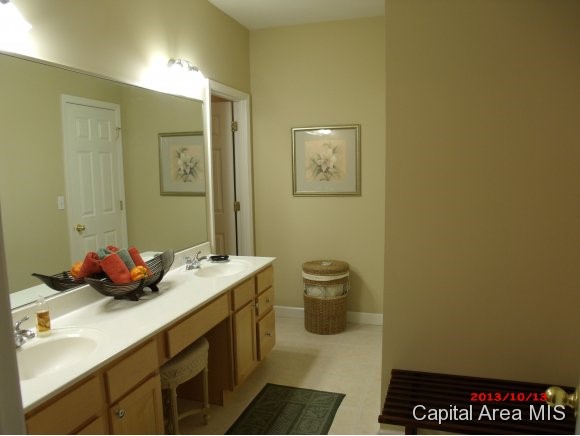 1301 Ravenswood Road Springfield, IL 62711 - Photo 13 of 24