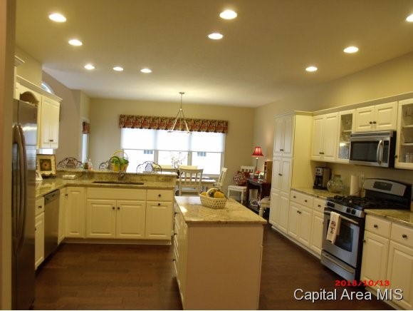 1301 Ravenswood Road Springfield, IL 62711 - Photo 4 of 24