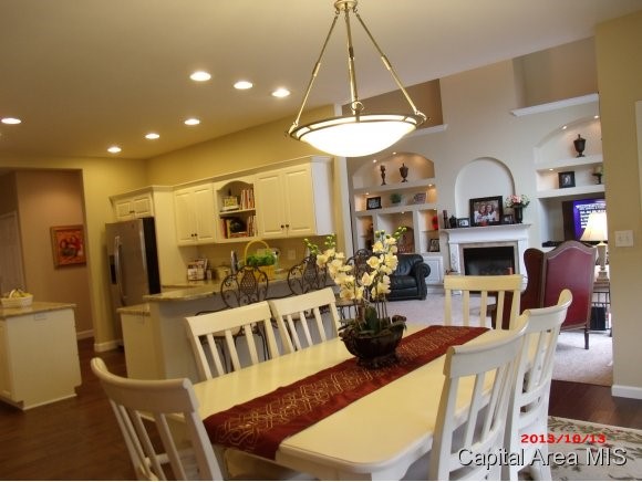 1301 Ravenswood Road Springfield, IL 62711 - Photo 6 of 24