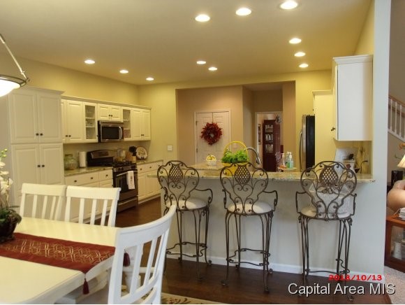1301 Ravenswood Road Springfield, IL 62711 - Photo 7 of 24