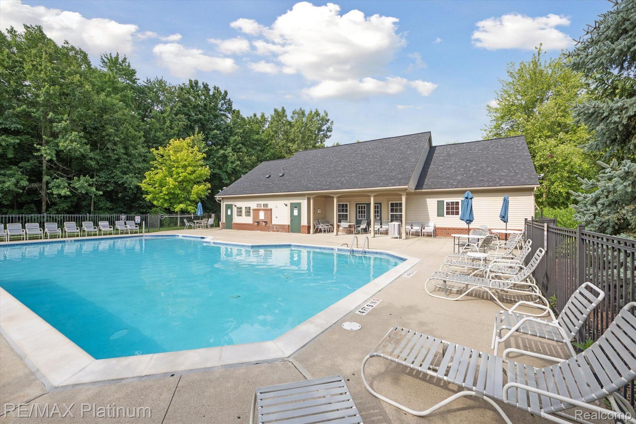 4070 Hampton Ridge Boulevard Howell, MI 48843 - Photo 27 of 28 Community pool