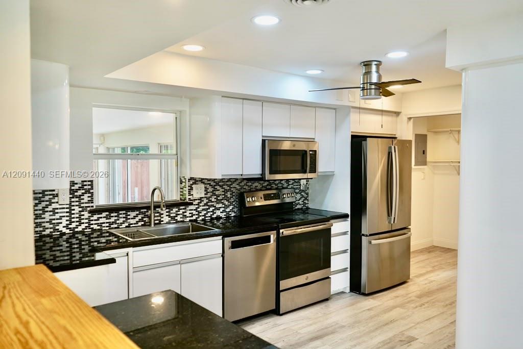 3404 Barton Road Pompano Beach, FL 33062 - Photo 3 of 28 Gallery Image 3