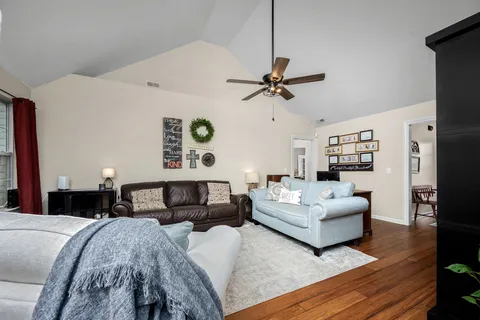 $432,500 | 3342 Meadowhill Drive, Murfreesboro, TN 37130