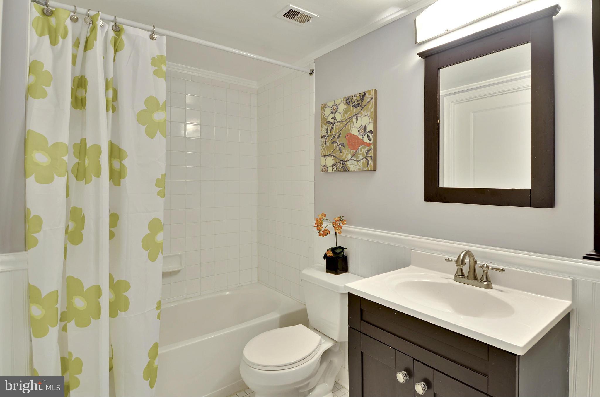 1225 13th Street Northwest, Unit 213 Washington, DC 20005 - Photo 2 of 17 Bath