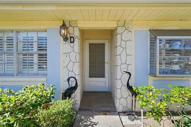 $216,900 | 2238 Lark Circle West, Unit D, Palm Harbor, FL 34684