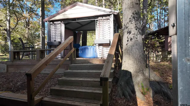 a view of entryway with a front door