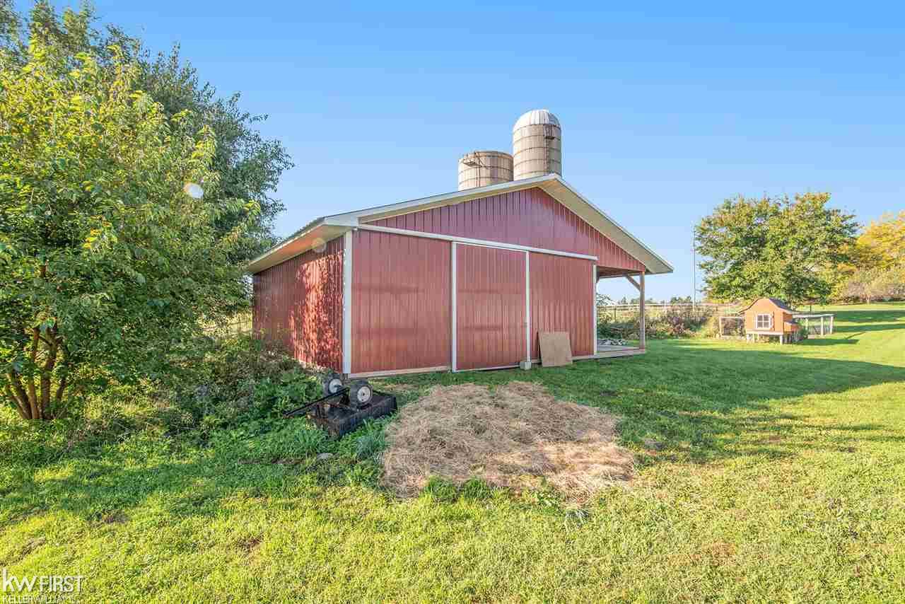 10024 Beard Road Byron, MI 48418 - Photo 4 of 44 50056757-3.JPG