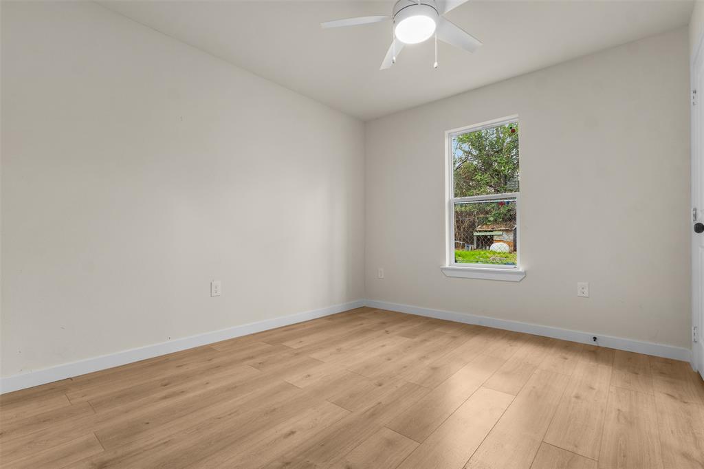 3915 Coolidge Street Dallas, TX 75215 - Photo 20 of 33 an empty room with a window
