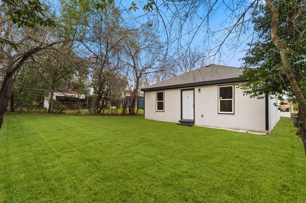 3915 Coolidge Street Dallas, TX 75215 - Photo 27 of 33 a view of a house with backyard