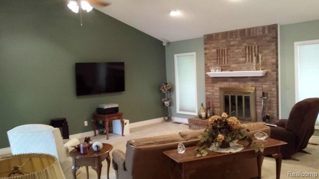 73390 McFadden Road Armada, MI 48005 - Photo 12 of 38 13 Great Room.jpg