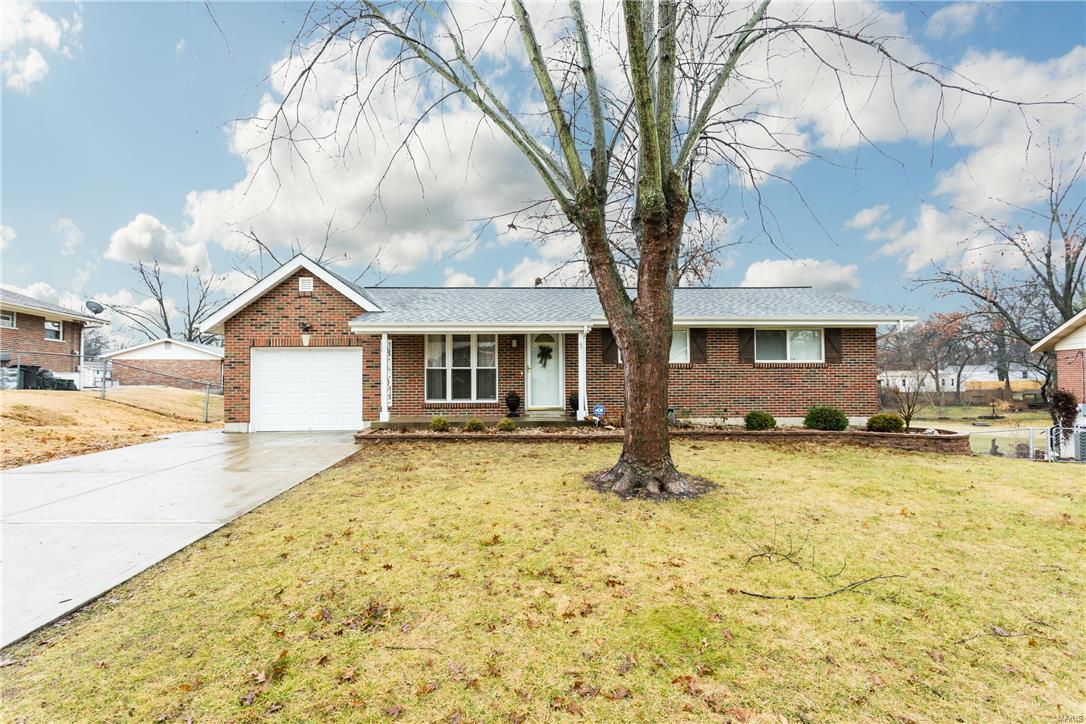 810 Ricewood Drive St. Louis, MO 63129 - Photo 2 of 26 Gallery Image 2