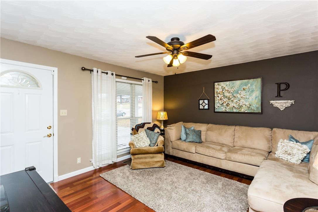 810 Ricewood Drive St. Louis, MO 63129 - Photo 3 of 26 Gallery Image 3