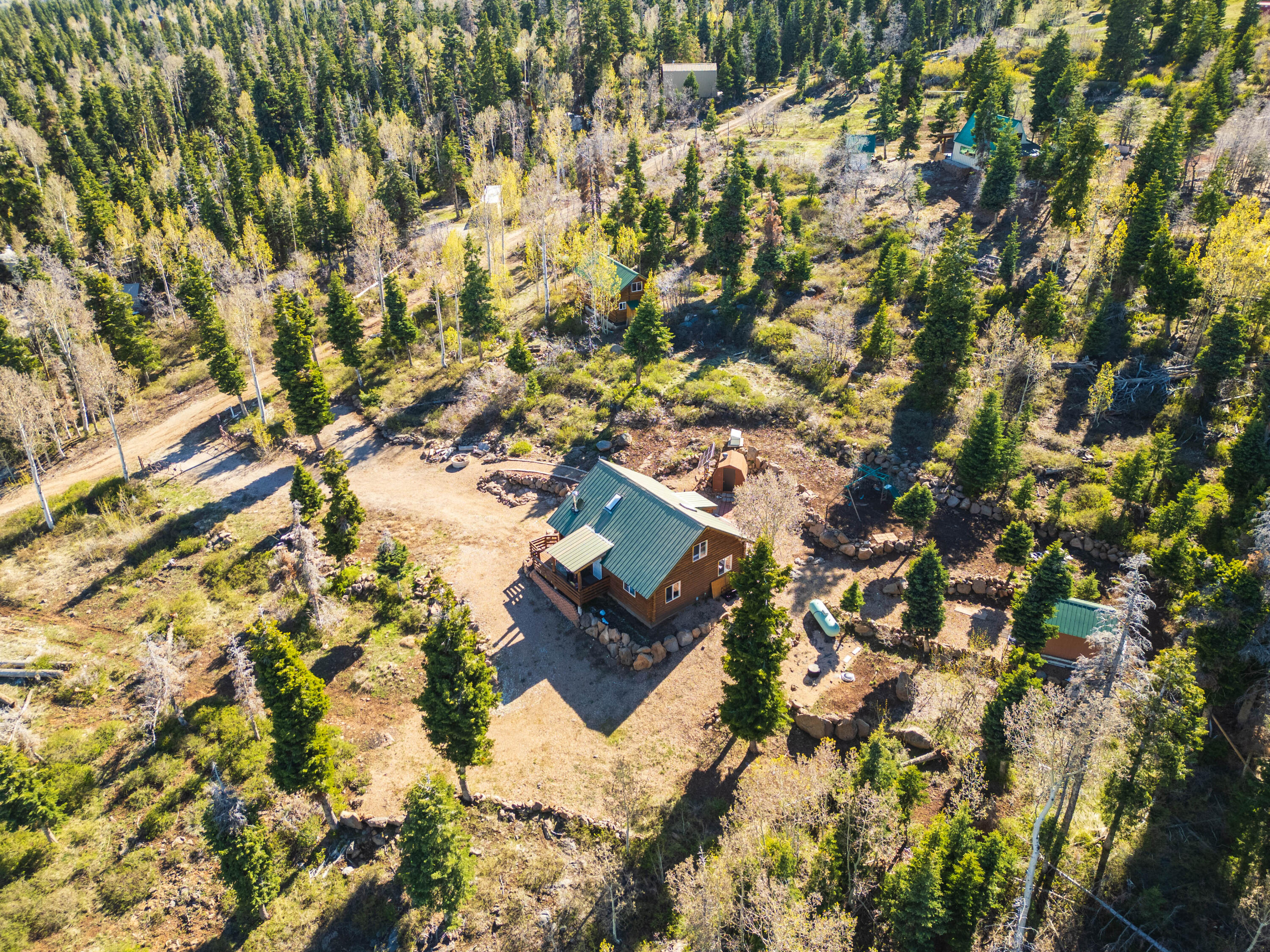 706 West Tranquility Drive Springdale, UT 84767 - Photo 40 of 58 Top-Down Property View: Direct overhead shot of the cabin layout and parking.