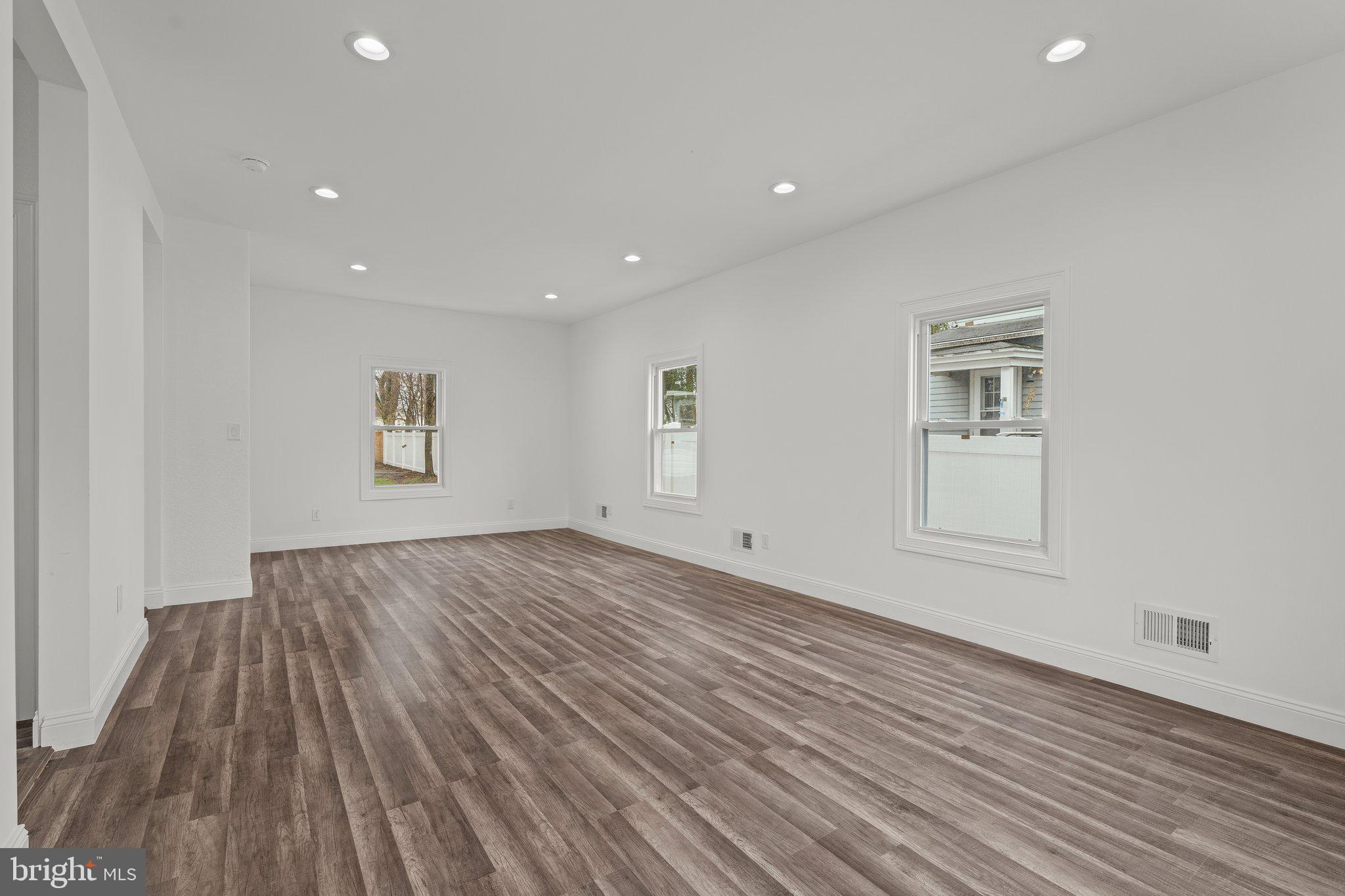 126 West Center Street Clayton, NJ 08312 - Photo 8 of 35