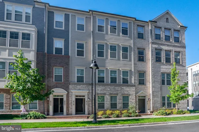$750,000 | 819 Rockwell Avenue, Unit 819, Gaithersburg, MD 20878