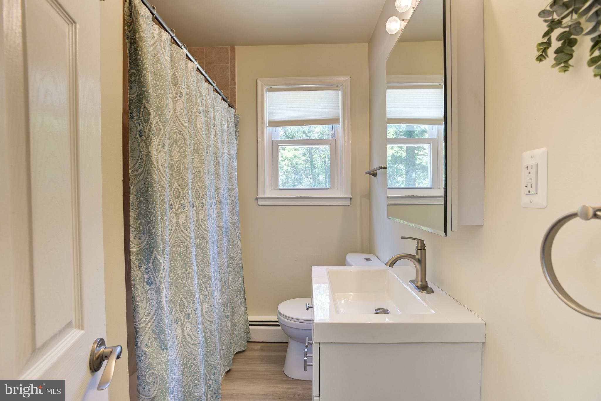710 Sue Grove Road Essex, MD 21221 - Photo 14 of 32 Full Bath