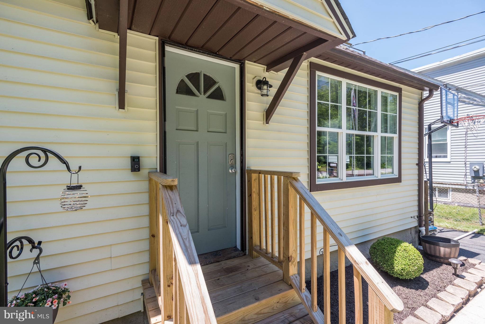 710 Sue Grove Road Essex, MD 21221 - Photo 2 of 32 Welcome Home!