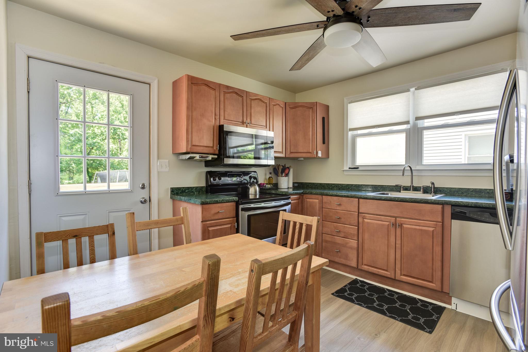 710 Sue Grove Road Essex, MD 21221 - Photo 7 of 32 Eat-in Kitchen