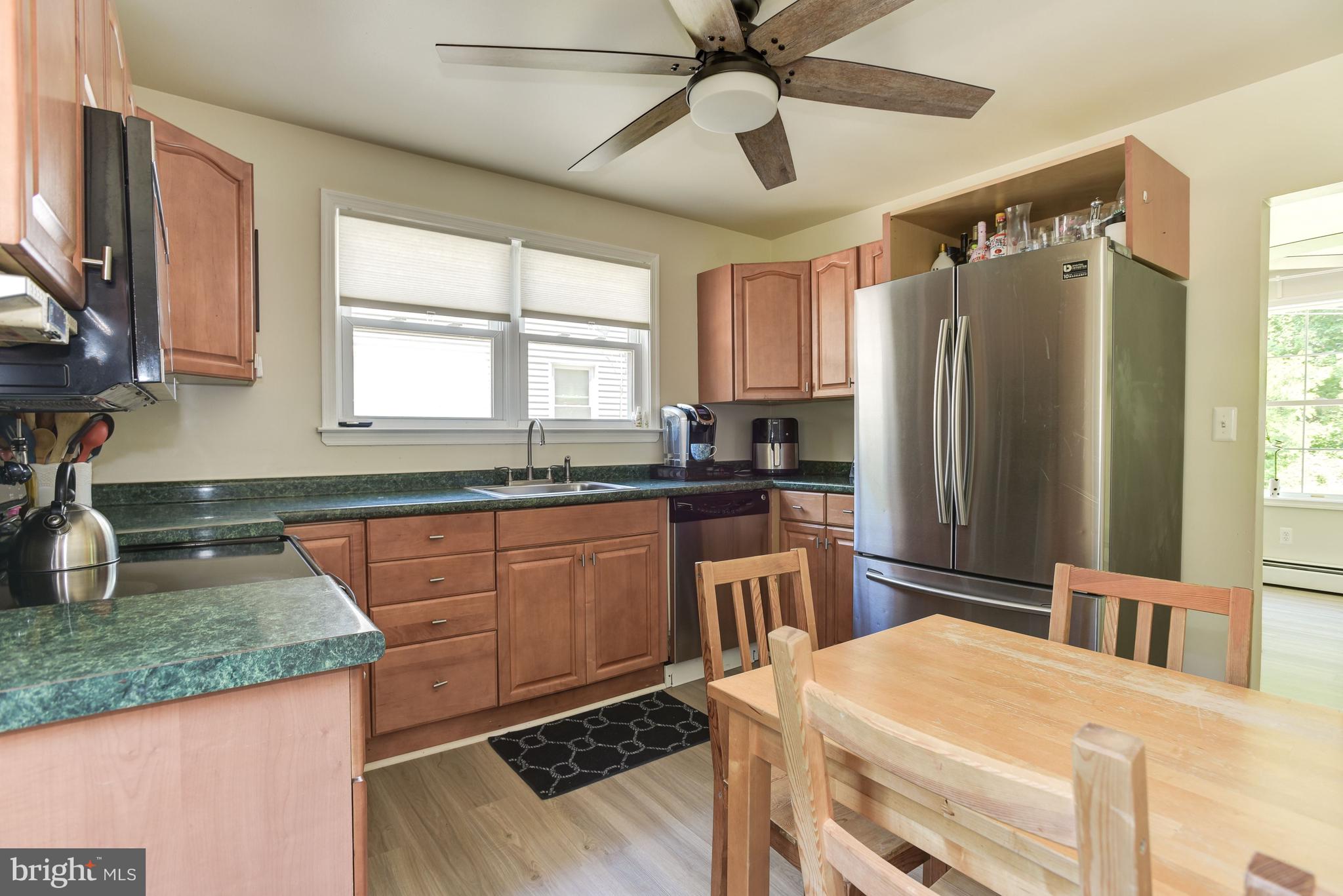 710 Sue Grove Road Essex, MD 21221 - Photo 8 of 32 Eat-in Kitchen