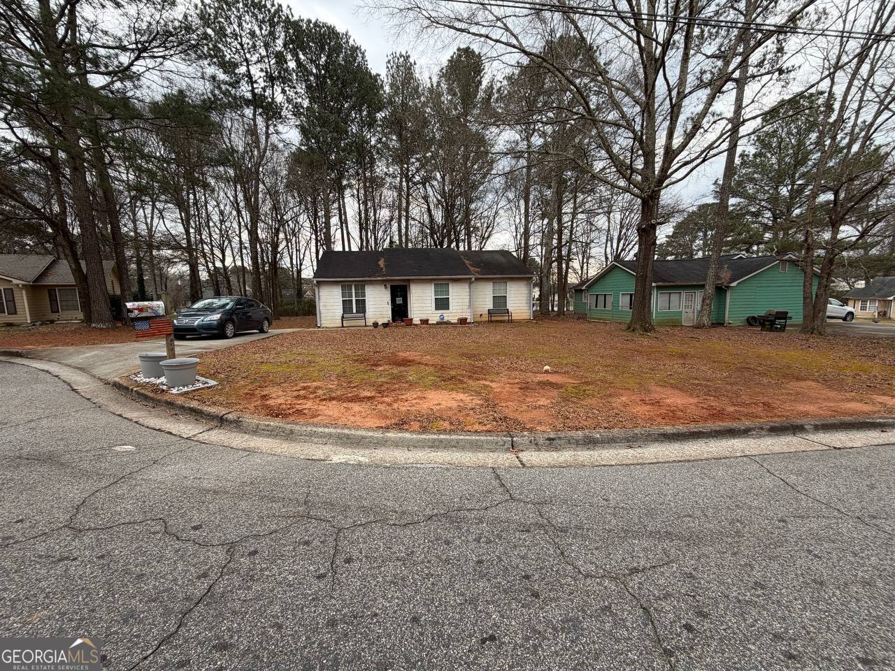 a view of yard with tree s