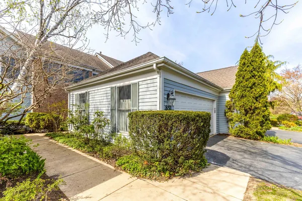 $429,000 | 851 Sutton Court, Lincolnshire, IL 60069