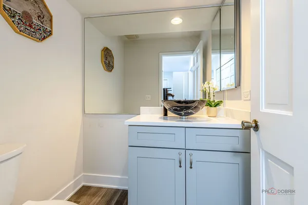 $429,000 | 851 Sutton Court, Lincolnshire, IL 60069