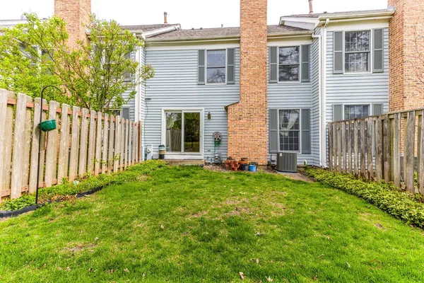$429,000 | 851 Sutton Court, Lincolnshire, IL 60069