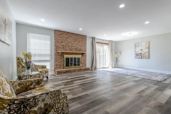 $429,000 | 851 Sutton Court, Lincolnshire, IL 60069