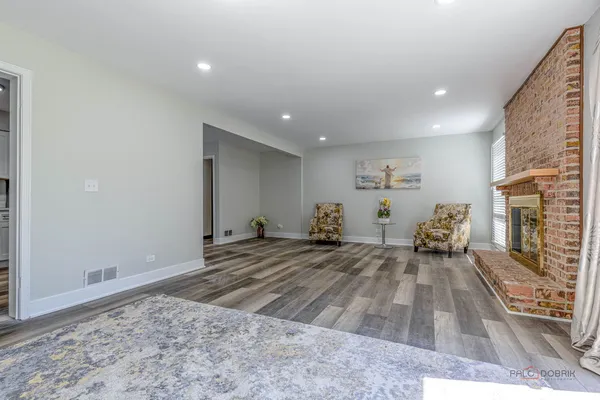 $429,000 | 851 Sutton Court, Lincolnshire, IL 60069