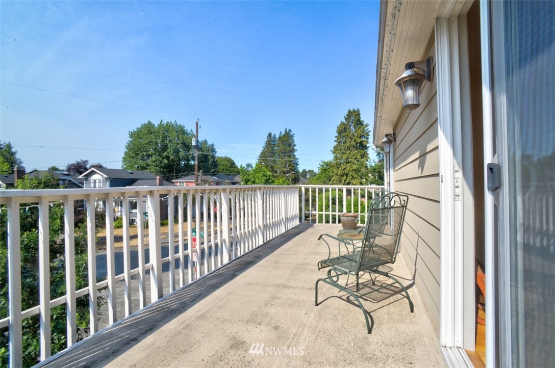 902 North 76th Street Seattle, WA 98103 - Photo 13 of 28